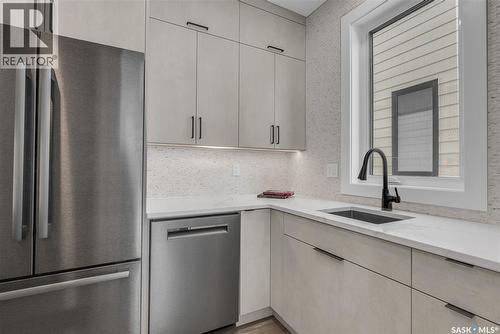 428 Woolf Bend, Saskatoon, SK - Indoor Photo Showing Kitchen With Upgraded Kitchen