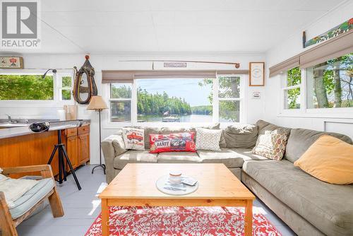 1230 Forsters Road, Minden Hills (Lutterworth), ON - Indoor Photo Showing Living Room