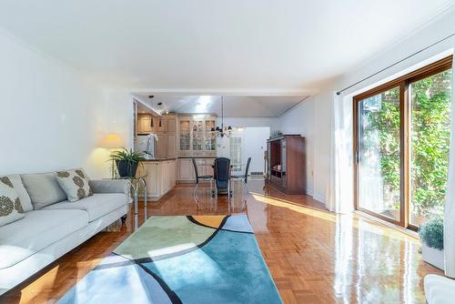Living room - 53 Rue Chartres, Dollard-Des-Ormeaux, QC - Indoor Photo Showing Living Room