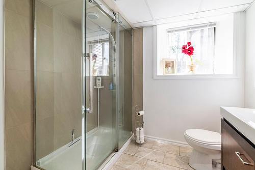 Bathroom - 53 Rue Chartres, Dollard-Des-Ormeaux, QC - Indoor Photo Showing Bathroom