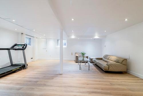 Family room - 53 Rue Chartres, Dollard-Des-Ormeaux, QC - Indoor Photo Showing Gym Room