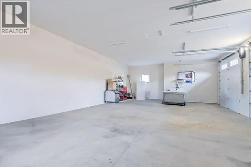 7839 Falcon Ridge Crescent, Kelowna, BC - Indoor Photo Showing Garage