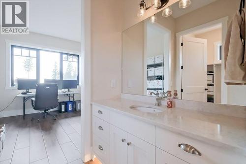 7839 Falcon Ridge Crescent, Kelowna, BC - Indoor Photo Showing Bathroom