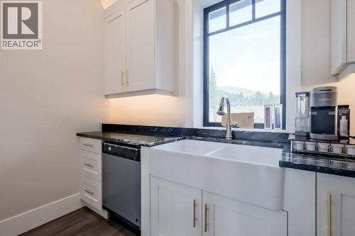 7839 Falcon Ridge Crescent, Kelowna, BC - Indoor Photo Showing Kitchen With Double Sink