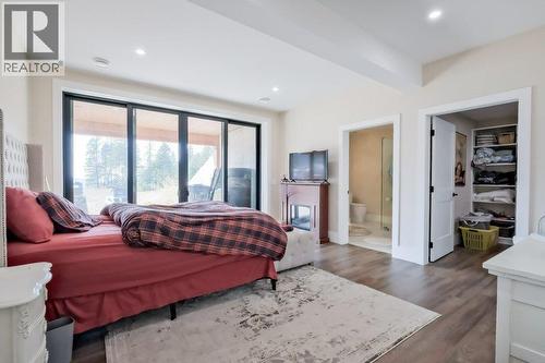 7839 Falcon Ridge Crescent, Kelowna, BC - Indoor Photo Showing Bedroom