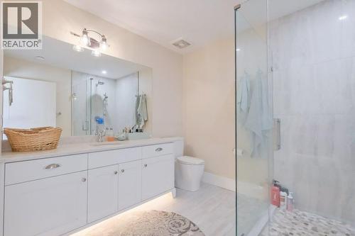 7839 Falcon Ridge Crescent, Kelowna, BC - Indoor Photo Showing Bathroom
