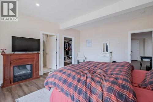 7839 Falcon Ridge Crescent, Kelowna, BC - Indoor Photo Showing Bedroom