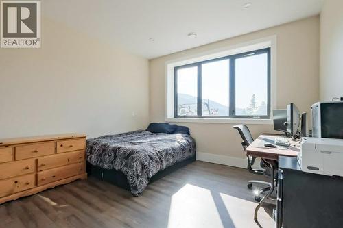 7839 Falcon Ridge Crescent, Kelowna, BC - Indoor Photo Showing Bedroom