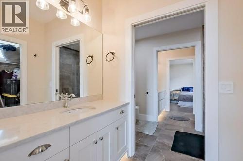 7839 Falcon Ridge Crescent, Kelowna, BC - Indoor Photo Showing Bathroom