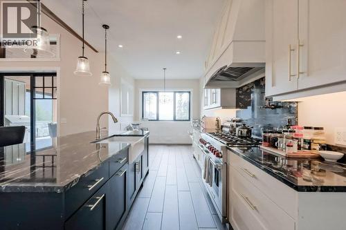 7839 Falcon Ridge Crescent, Kelowna, BC - Indoor Photo Showing Kitchen With Upgraded Kitchen
