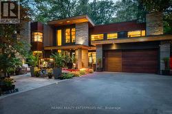 123 KENOLLIE AVENUE  Mississauga, ON L5G 2H7