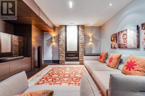 123 Kenollie Avenue, Mississauga, ON - Indoor Photo Showing Living Room