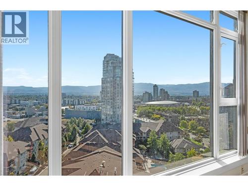 1075 Sunset Drive Unit# 1404, Kelowna, BC - Indoor Photo Showing Other Room