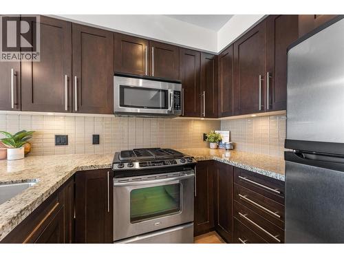 1075 Sunset Drive Unit# 1404, Kelowna, BC - Indoor Photo Showing Kitchen With Upgraded Kitchen