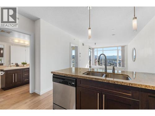 1075 Sunset Drive Unit# 1404, Kelowna, BC - Indoor Photo Showing Kitchen With Double Sink With Upgraded Kitchen
