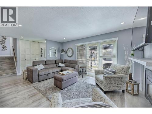 52 Harbour Key Drive, Osoyoos, BC - Indoor Photo Showing Living Room