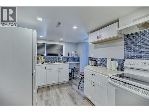 52 Harbour Key Drive, Osoyoos, BC - Indoor Photo Showing Kitchen
