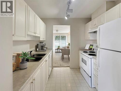 Virtually Staged - 1004 23 Avenue N Unit# 113, Cranbrook, BC - Indoor Photo Showing Kitchen With Double Sink