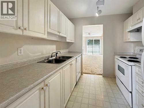 1004 23 Avenue N Unit# 113, Cranbrook, BC - Indoor Photo Showing Kitchen With Double Sink