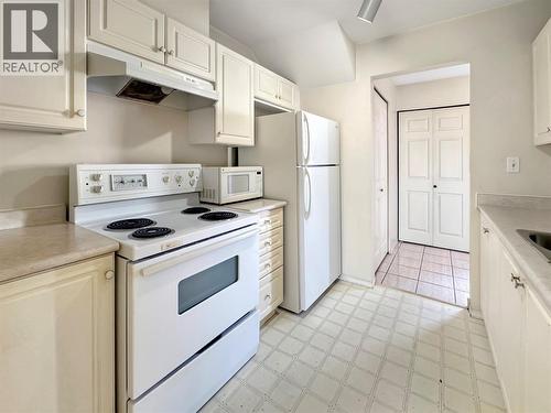 1004 23 Avenue N Unit# 113, Cranbrook, BC - Indoor Photo Showing Kitchen With Double Sink
