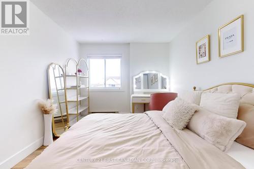 319 - 735 Deveron Crescent, London South (South T), ON - Indoor Photo Showing Bedroom