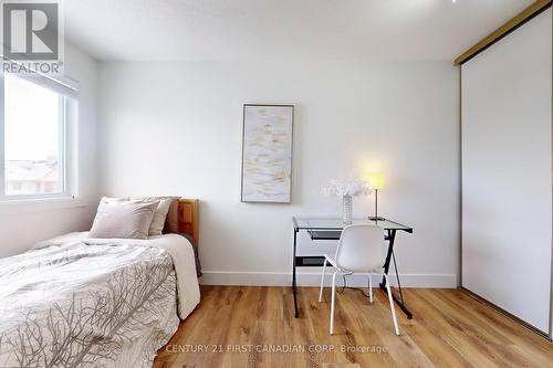 319 - 735 Deveron Crescent, London South (South T), ON - Indoor Photo Showing Bedroom
