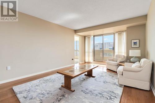 807 - 1201 North Shore Boulevard E, Burlington, ON - Indoor Photo Showing Living Room