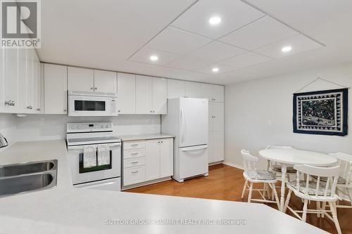 807 - 1201 North Shore Boulevard E, Burlington, ON - Indoor Photo Showing Kitchen