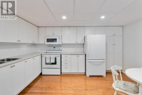 807 - 1201 North Shore Boulevard E, Burlington, ON - Indoor Photo Showing Kitchen