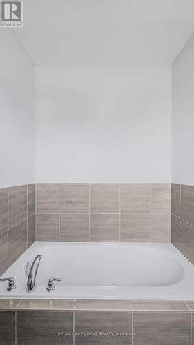 28 Mclaughlin Street, Welland, ON - Indoor Photo Showing Bathroom