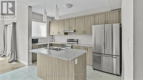 28 Mclaughlin Street, Welland, ON - Indoor Photo Showing Kitchen With Double Sink With Upgraded Kitchen