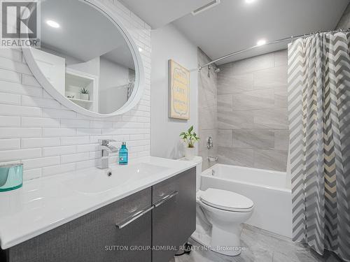 79 Watkins Glen Crescent, Aurora, ON - Indoor Photo Showing Bathroom