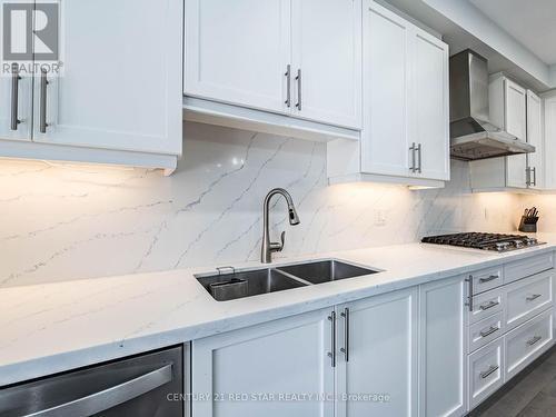 22 Rolling Rock Way, Brampton, ON - Indoor Photo Showing Kitchen With Double Sink With Upgraded Kitchen