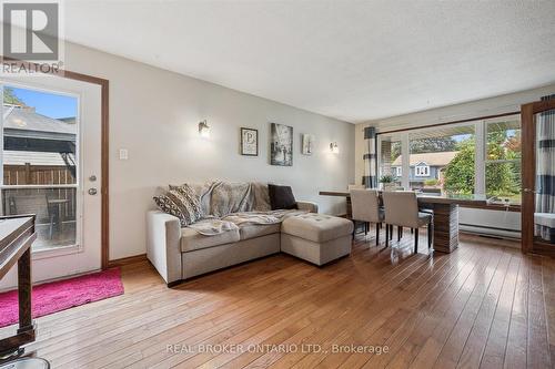 10 Northwood Crescent, Guelph, ON - Indoor Photo Showing Living Room