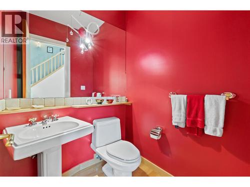 2919 Tower Hill Crescent, West Vancouver, BC - Indoor Photo Showing Bathroom