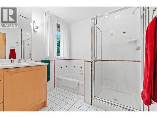 2919 Tower Hill Crescent, West Vancouver, BC - Indoor Photo Showing Bathroom