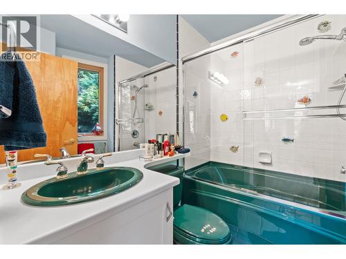 2919 Tower Hill Crescent, West Vancouver, BC - Indoor Photo Showing Bathroom