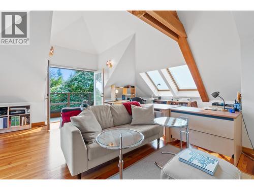 2919 Tower Hill Crescent, West Vancouver, BC - Indoor Photo Showing Living Room
