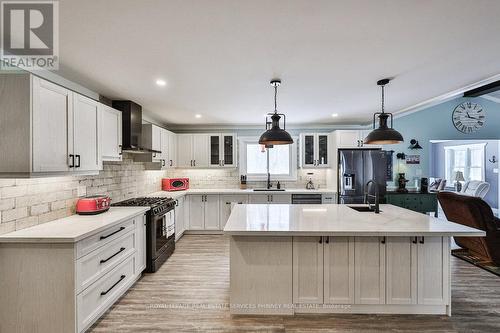 1068 Xavier Street, Gravenhurst, ON - Indoor Photo Showing Kitchen With Upgraded Kitchen