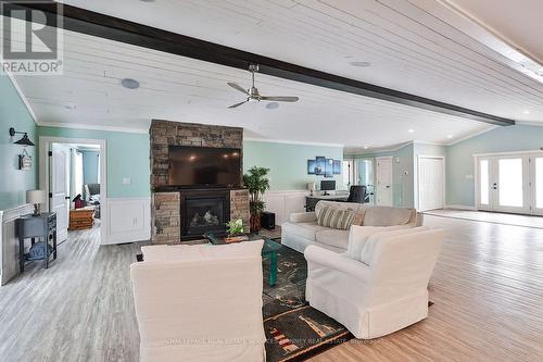 1068 Xavier Street, Gravenhurst, ON - Indoor Photo Showing Living Room With Fireplace