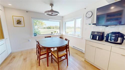 139090 Pth 8 Highway, Riverton, MB - Indoor Photo Showing Dining Room