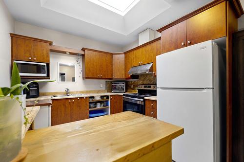 Kitchen - 253  - 263 Rue Principale, Grenville, QC - Indoor Photo Showing Kitchen With Double Sink