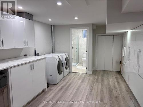 260 Hillside Drive, Mississauga, ON - Indoor Photo Showing Laundry Room
