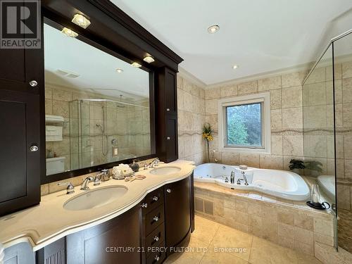 1649 Wedmore Way, Mississauga, ON - Indoor Photo Showing Bathroom