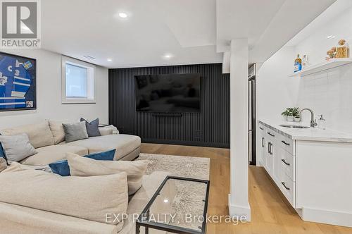 68 49Th Street N, Wasaga Beach, ON - Indoor Photo Showing Living Room