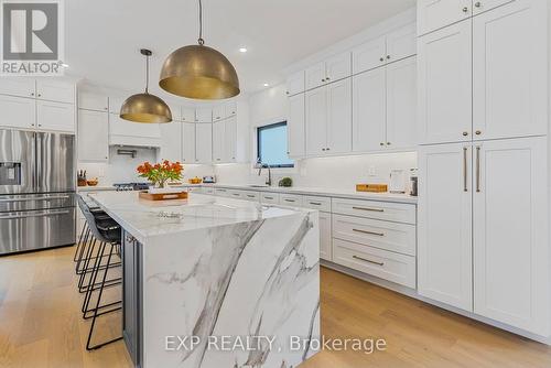 68 49Th Street N, Wasaga Beach, ON - Indoor Photo Showing Kitchen With Upgraded Kitchen