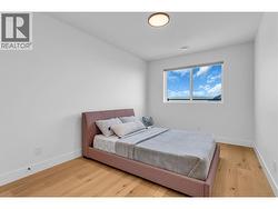 Large 14' X 10' bedroom on lower floor. - 