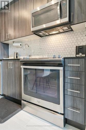 202 - 150 Sabina Drive, Oakville, ON - Indoor Photo Showing Kitchen