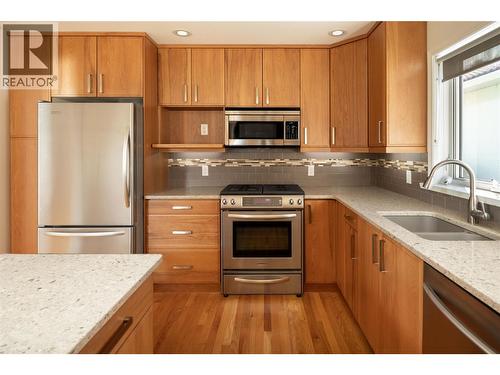 609 Truswell Road Unit# 175, Kelowna, BC - Indoor Photo Showing Kitchen