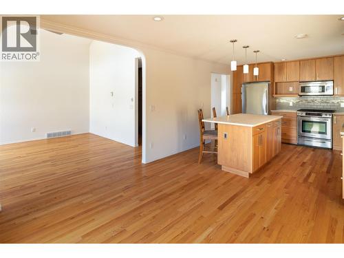 609 Truswell Road Unit# 175, Kelowna, BC - Indoor Photo Showing Kitchen